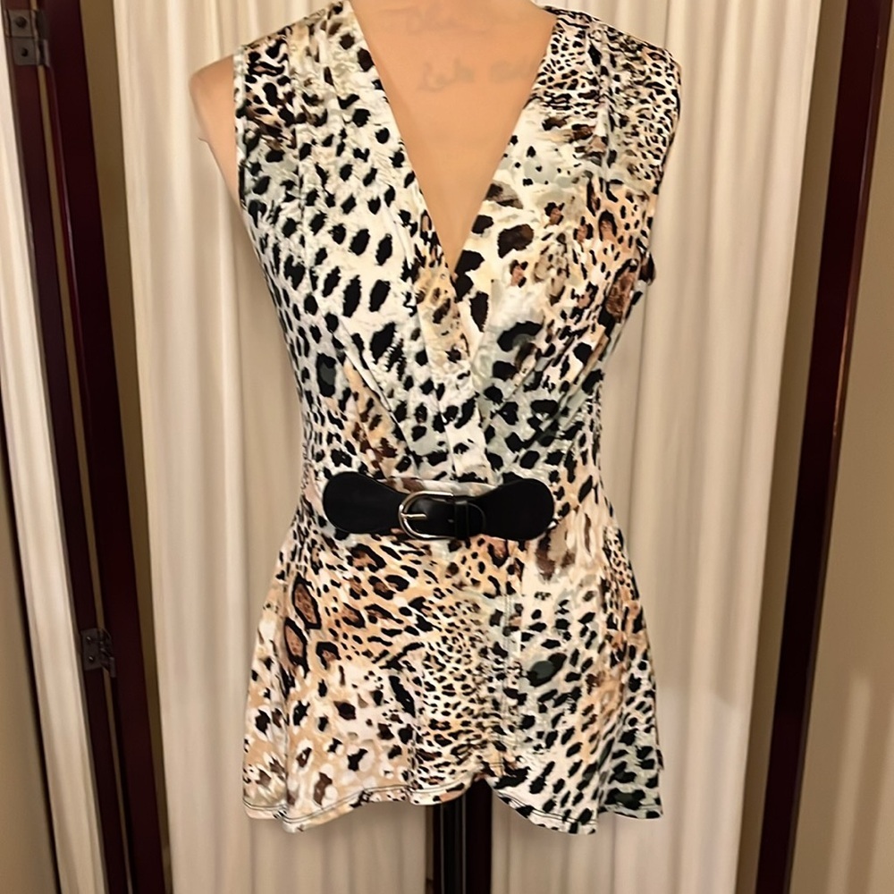 Venus animal print V-neck tunic size medium